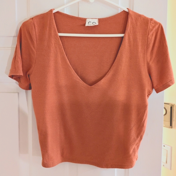 🇨🇦 Latest scoop 🇨🇦 cropped t-shirt - Picture 1 of 3